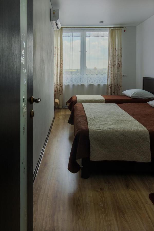 Rooms With Fortetsya View 2 Kamianets-Podilskyi Exterior photo